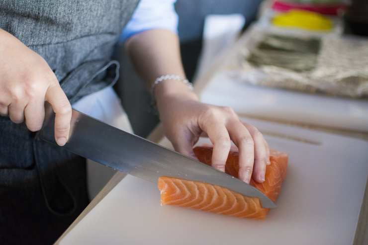 El pescado azul y eneldo, juntos refuerzan aún más los huesos